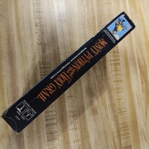 Monty Python and the Holy Grail 1975 (VHS) Widescreen Ed Terry Gilliam Jones VTG - Picture 3 of 7